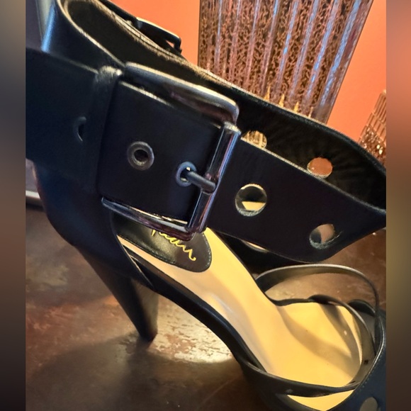 Gently worn Cole Haan. Black strappy leather sandal. Size - Picture 2 of 7